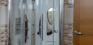 Habitación Briñas, detalle del baño, ducha de hidromasaje